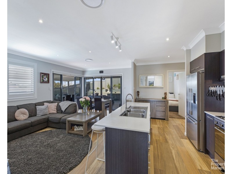 8 Newport Terrace, Mardi NSW 2259