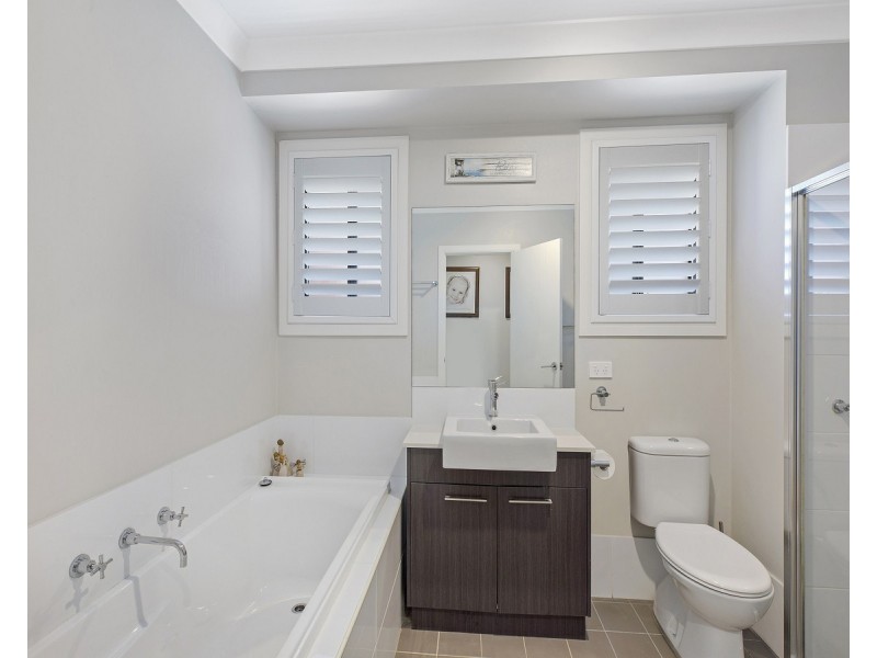 8 Newport Terrace, Mardi NSW 2259