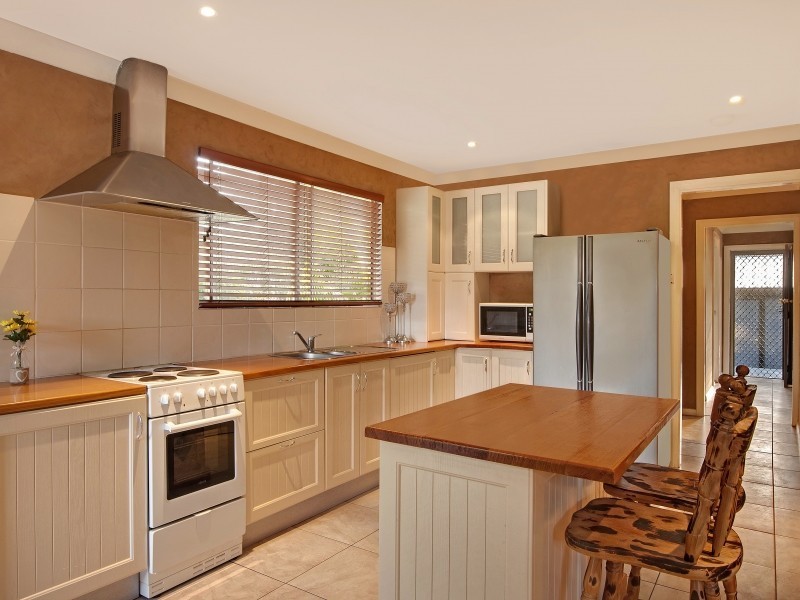 42 Agatha Avenue, Lake Munmorah NSW 2259