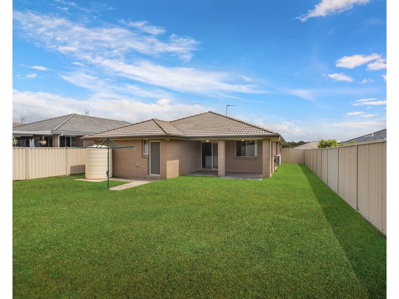 10 Regatta Way, Summerland Point NSW 2259