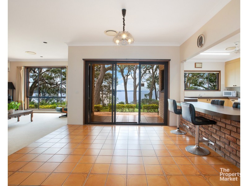 1 Winbin Crescent, Gwandalan NSW 2259