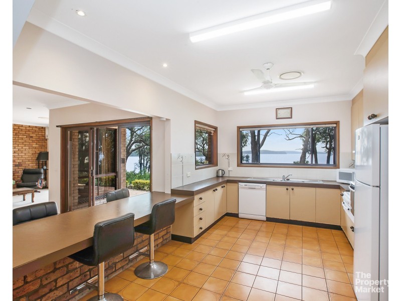 1 Winbin Crescent, Gwandalan NSW 2259