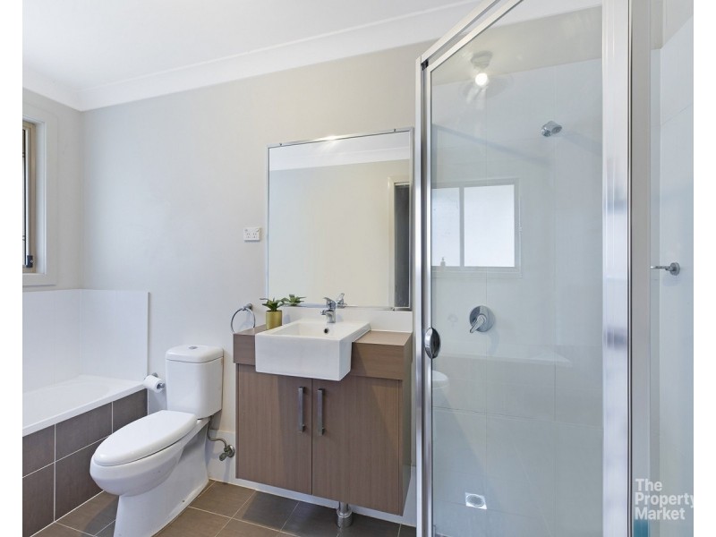 9/20A Kinarra Avenue, Wyoming NSW 2250