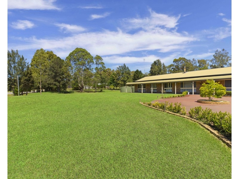 21 Holloway Drive, Jilliby NSW 2259