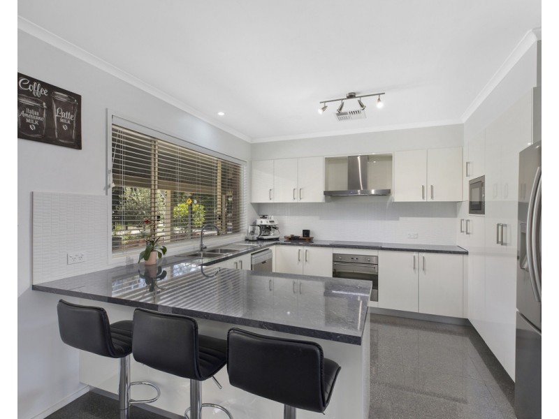 21 Holloway Drive, Jilliby NSW 2259