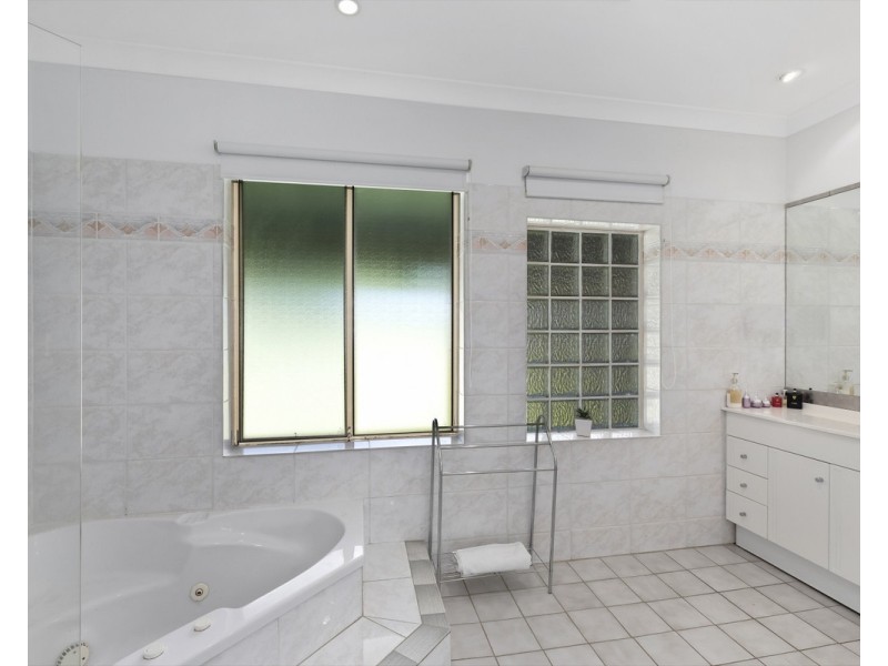 21 Holloway Drive, Jilliby NSW 2259