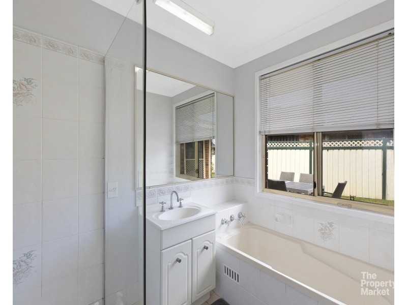 12 Lorraine Avenue, Berkeley Vale NSW 2261