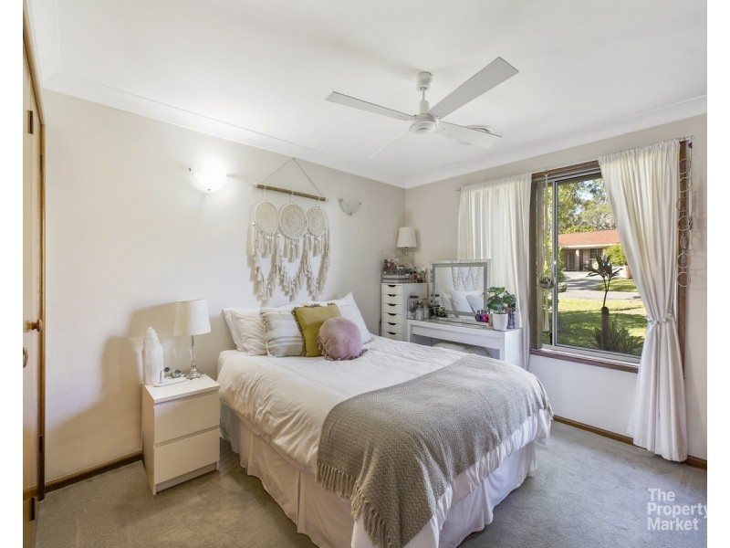 4 Omega Avenue, Summerland Point NSW 2259