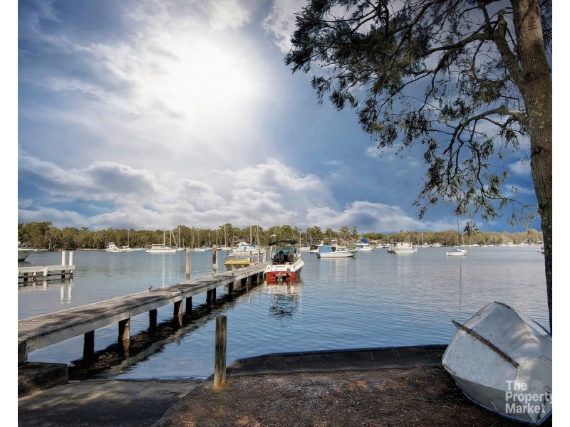 4 Omega Avenue, Summerland Point NSW 2259