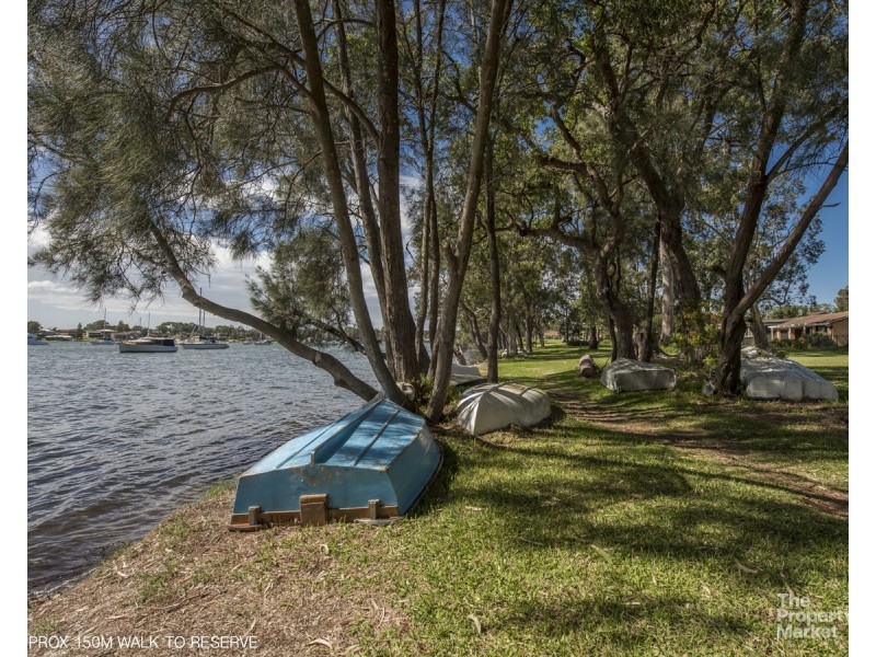 4 Omega Avenue, Summerland Point NSW 2259