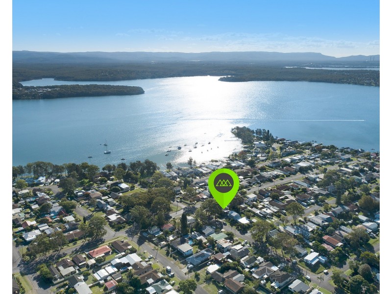 16 Waverley Road, Mannering Park NSW 2259