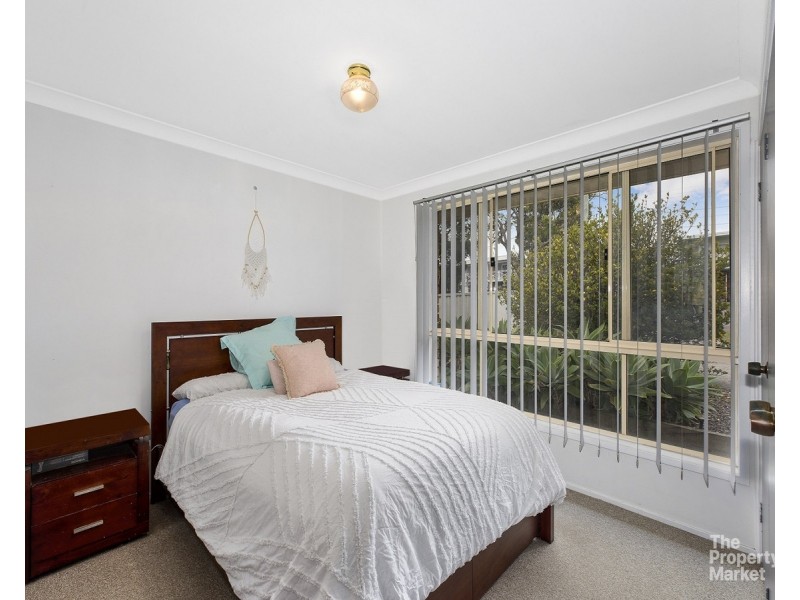 111 Cams Boulevard, Summerland Point NSW 2259
