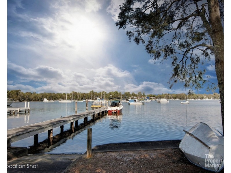 111 Cams Boulevard, Summerland Point NSW 2259