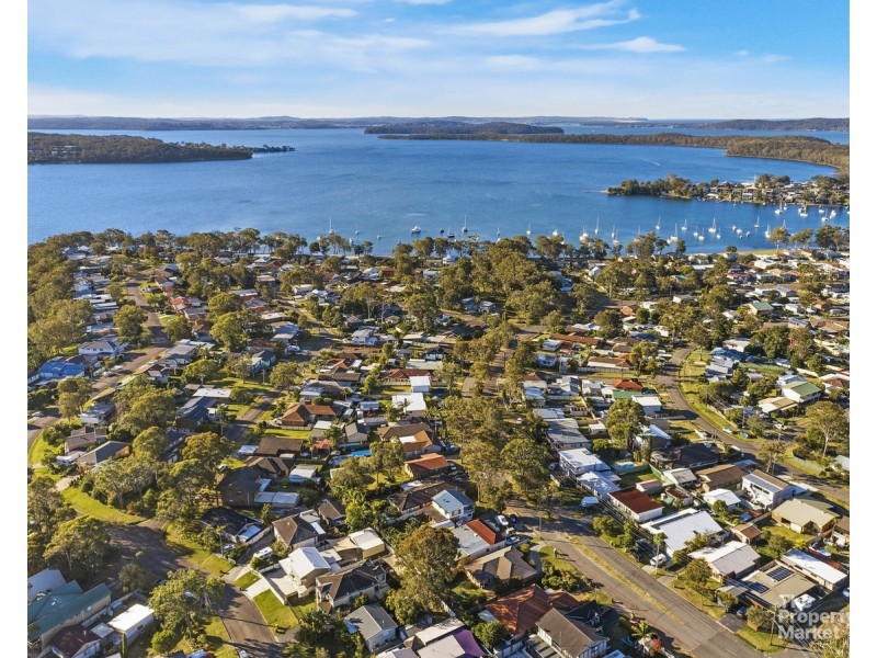 111 Cams Boulevard, Summerland Point NSW 2259