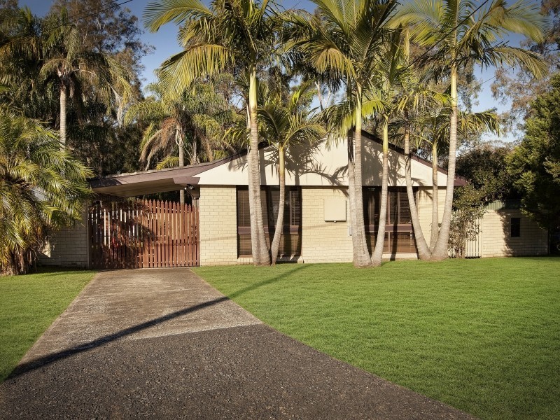 4 Loxley Close, Berkeley Vale NSW 2261