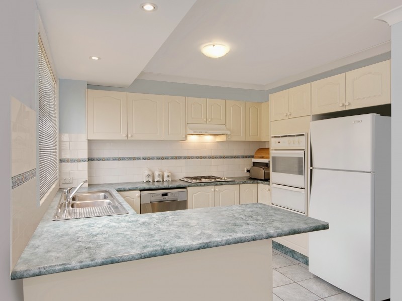 4/2 Yethonga Avenue, Blue Bay NSW 2261