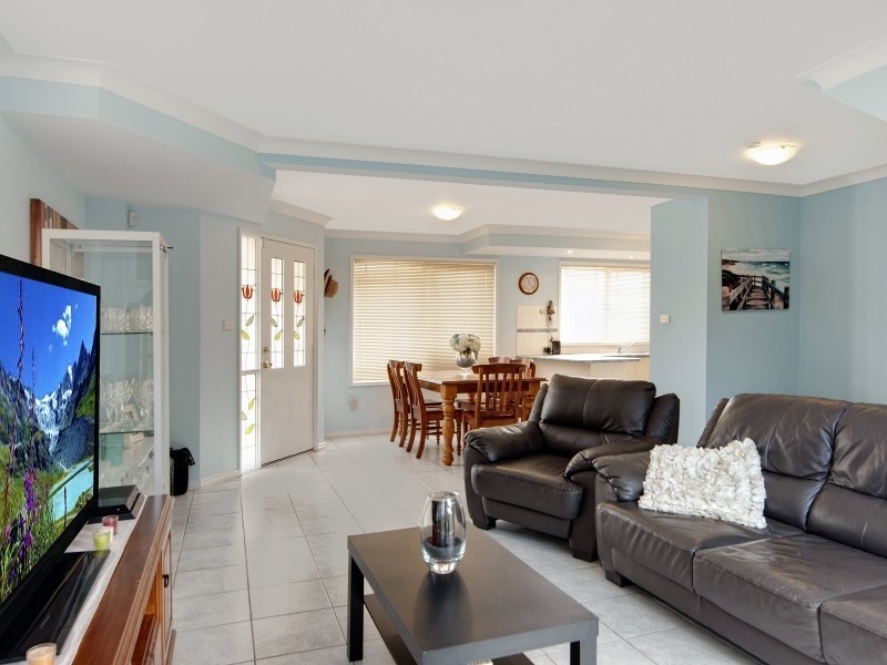 4/2 Yethonga Avenue, Blue Bay NSW 2261