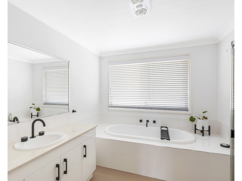 113 Yeramba Road, Summerland Point NSW 2259