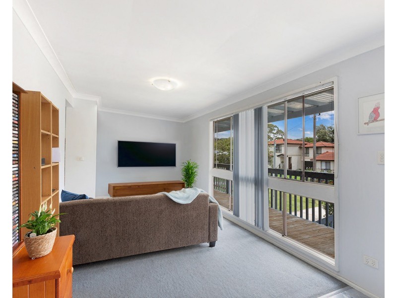 4 St James Avenue, Berkeley Vale NSW 2261