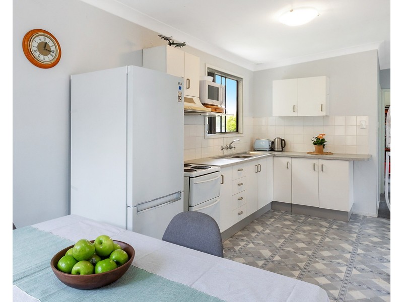 4 St James Avenue, Berkeley Vale NSW 2261