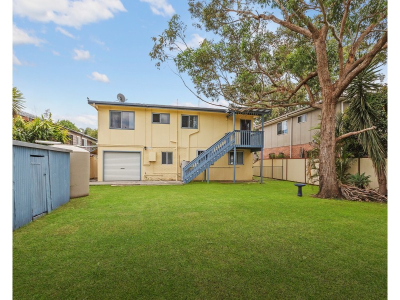 4 St James Avenue, Berkeley Vale NSW 2261