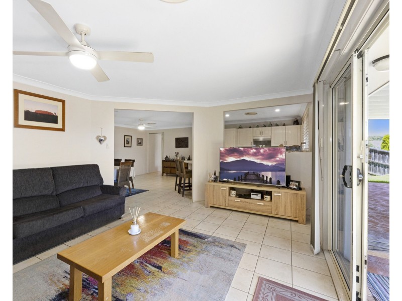 41 Tradewinds Avenue, Summerland Point NSW 2259