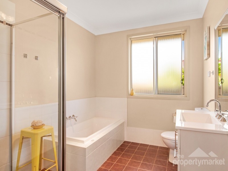 11 Greenhaven Circuit, Woongarrah NSW 2259
