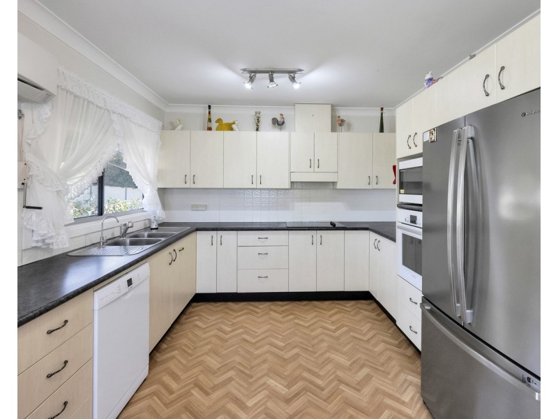 16 Ruby Street, Gorokan NSW 2263