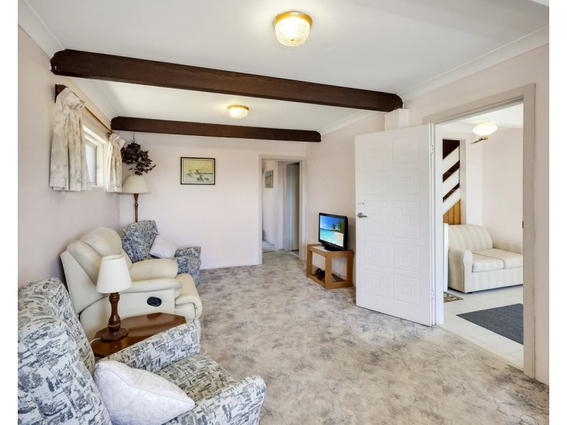 16 Ruby Street, Gorokan NSW 2263