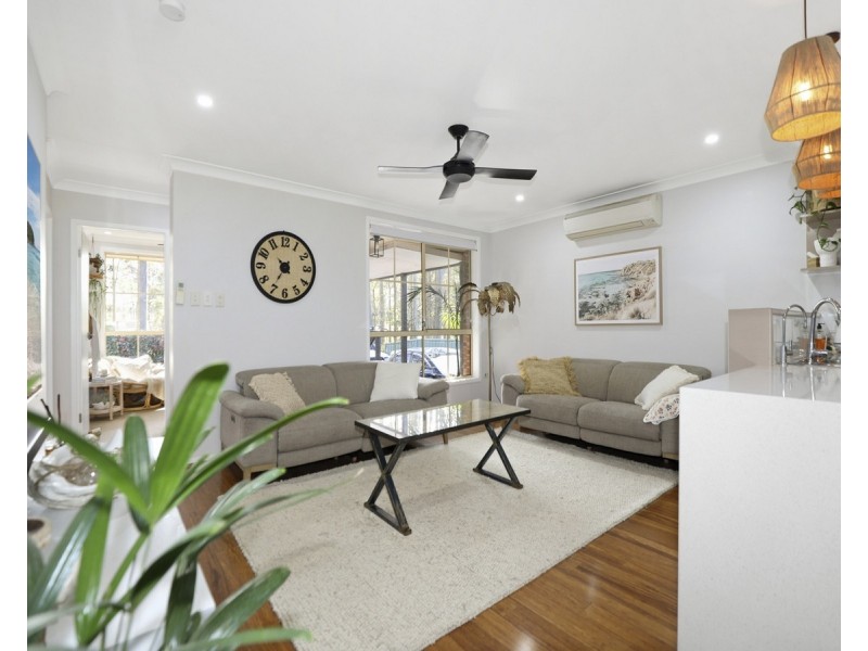 61 Warner Avenue, Tuggerawong NSW 2259