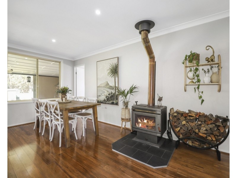 61 Warner Avenue, Tuggerawong NSW 2259