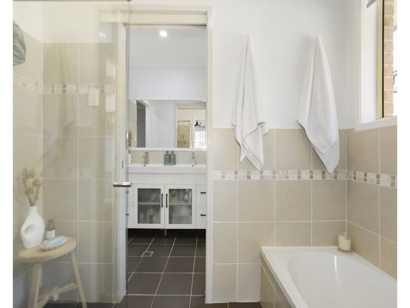 61 Warner Avenue, Tuggerawong NSW 2259