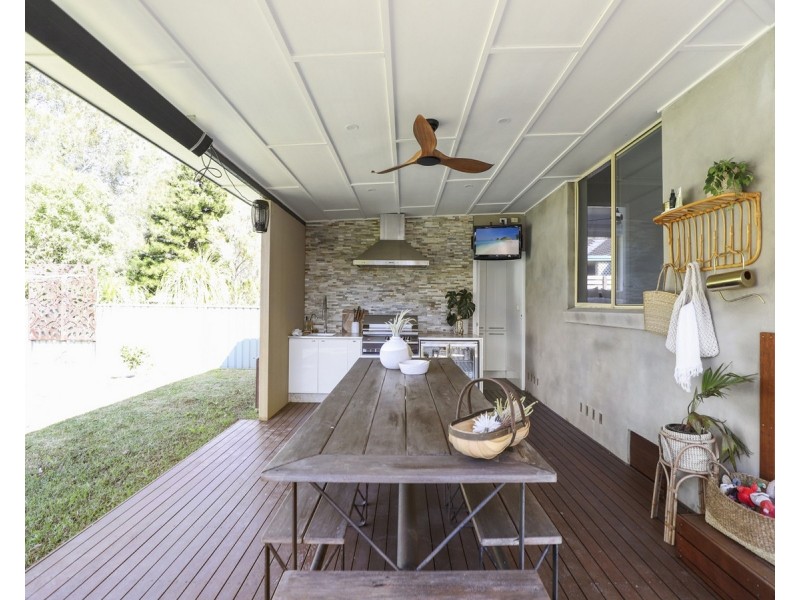 61 Warner Avenue, Tuggerawong NSW 2259