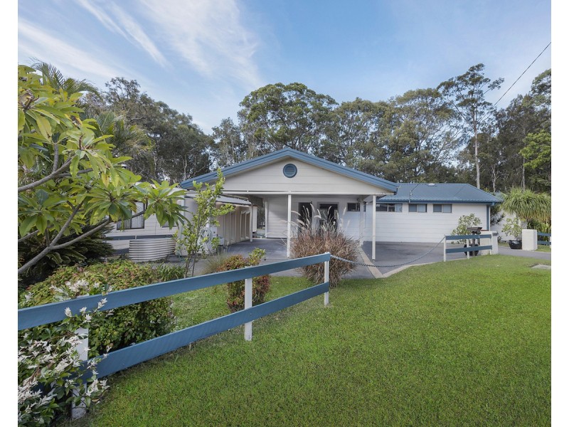 1 Kullaroo Road, Summerland Point NSW 2259