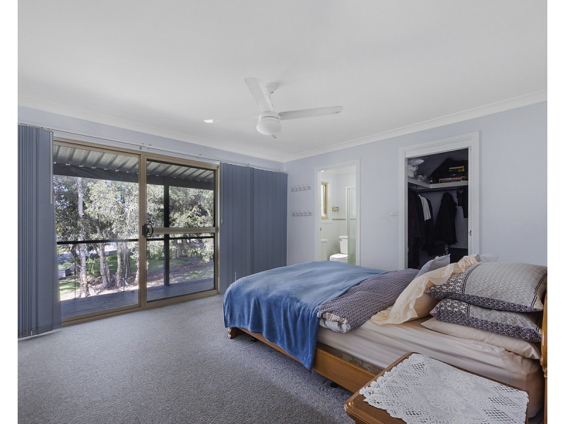 1 Kullaroo Road, Summerland Point NSW 2259