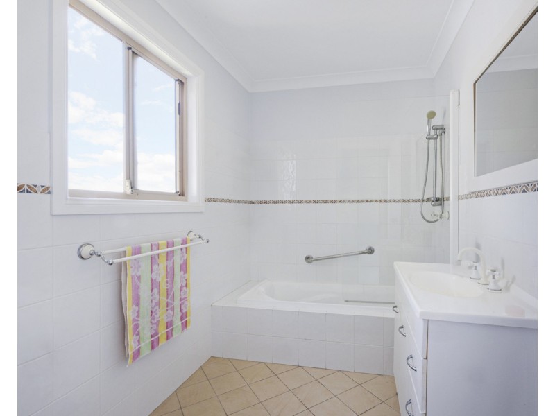 1 Kullaroo Road, Summerland Point NSW 2259