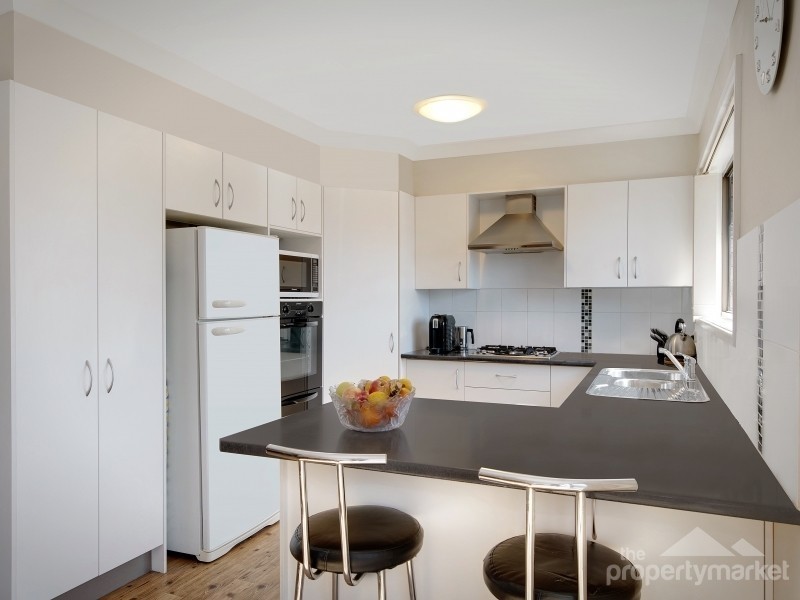 42 Gladys Avenue, Berkeley Vale NSW 2261