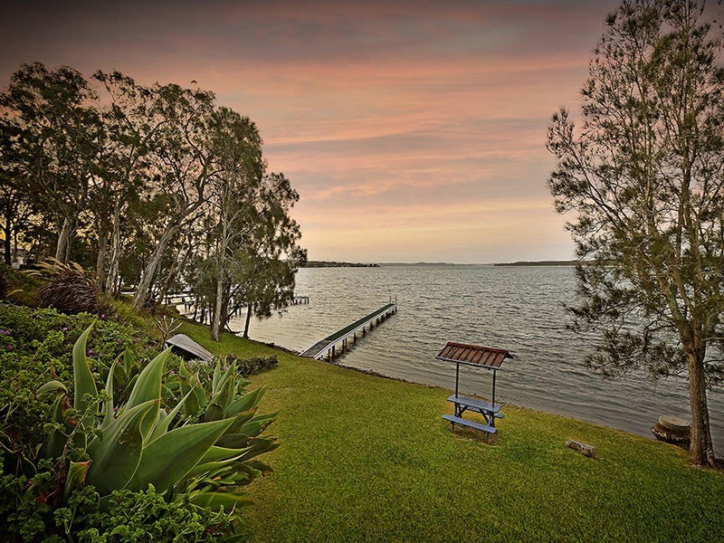 6 Bambury Avenue, Summerland Point NSW 2259