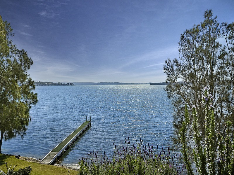 6 Bambury Avenue, Summerland Point NSW 2259