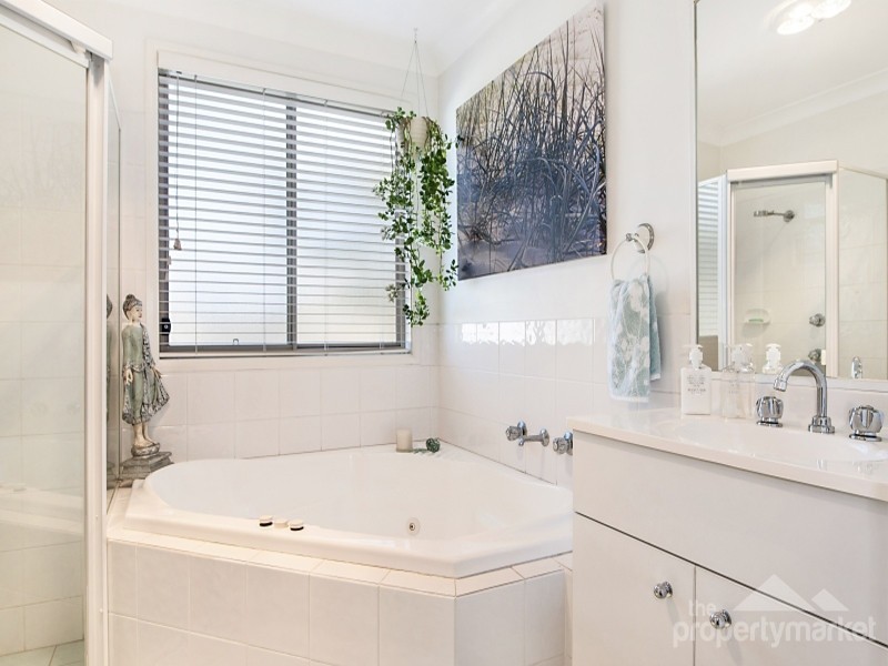 2 Hillcroft Street, Woongarrah NSW 2259