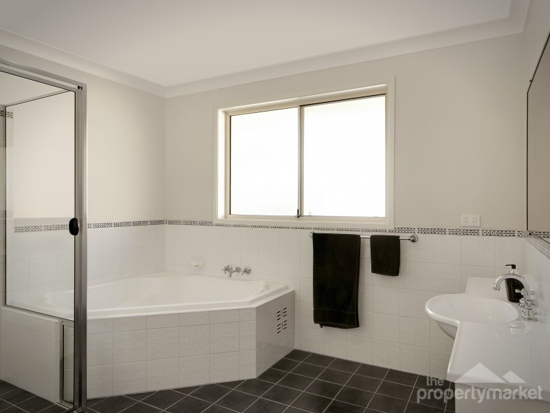 40 Greenhaven Circuit, Woongarrah NSW 2259