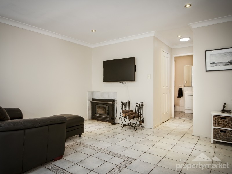 11 Bomaderry Crescent, Glenning Valley NSW 2261