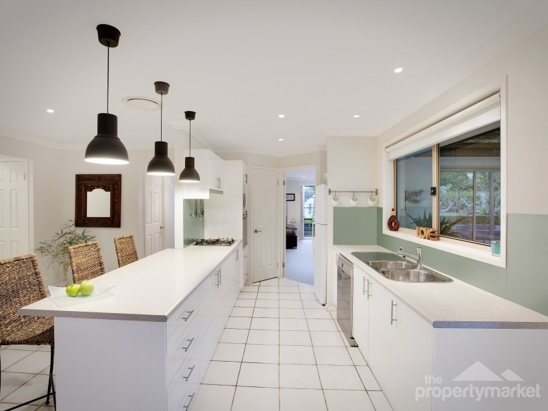 25 Bataan Circuit, Bateau Bay NSW 2261