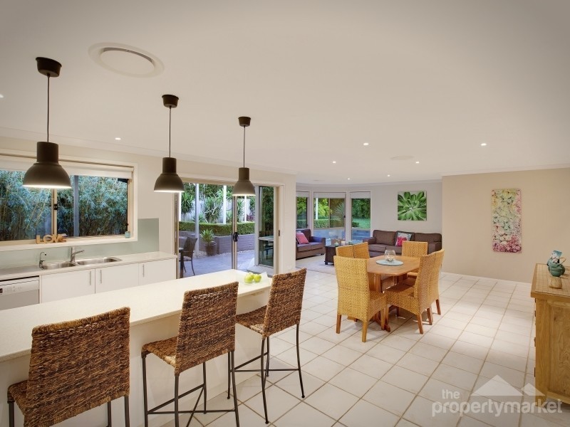 25 Bataan Circuit, Bateau Bay NSW 2261