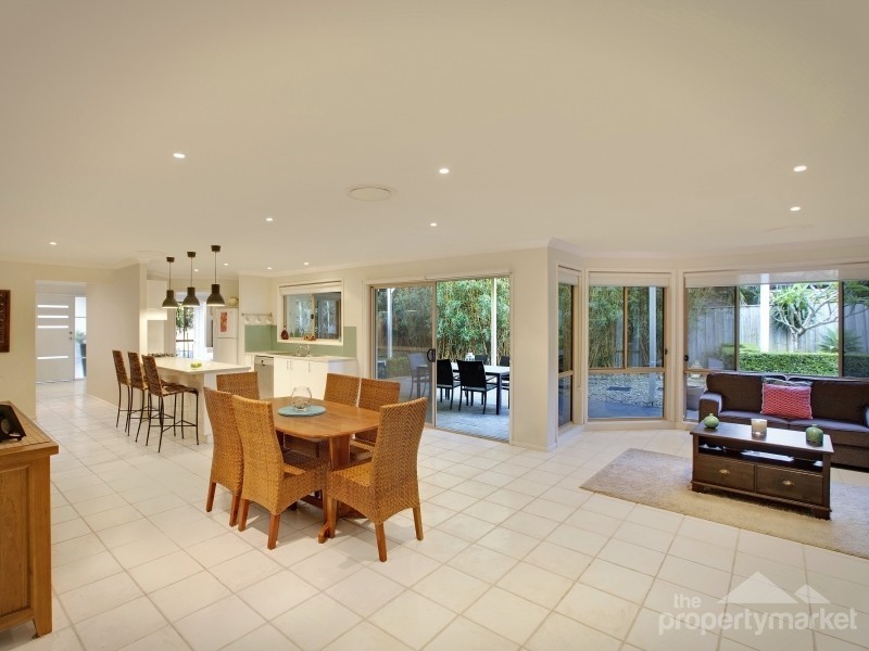 25 Bataan Circuit, Bateau Bay NSW 2261