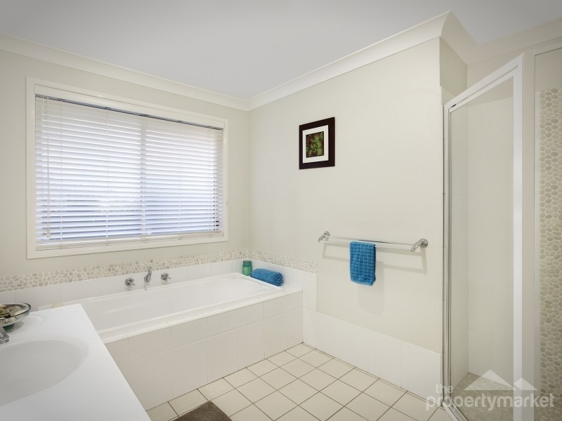 25 Bataan Circuit, Bateau Bay NSW 2261