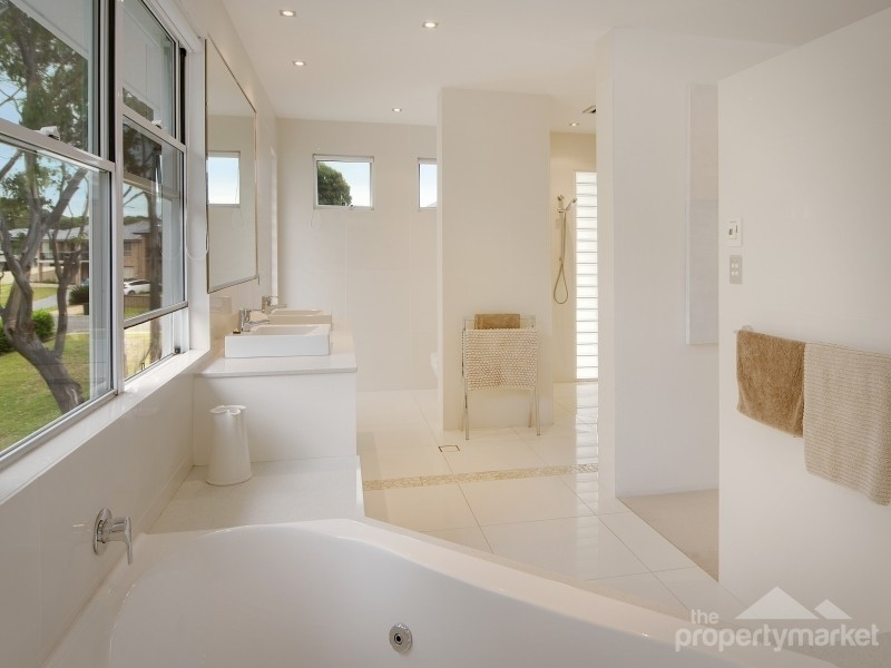 15 Mulwala Drive, Wyee Point NSW 2259