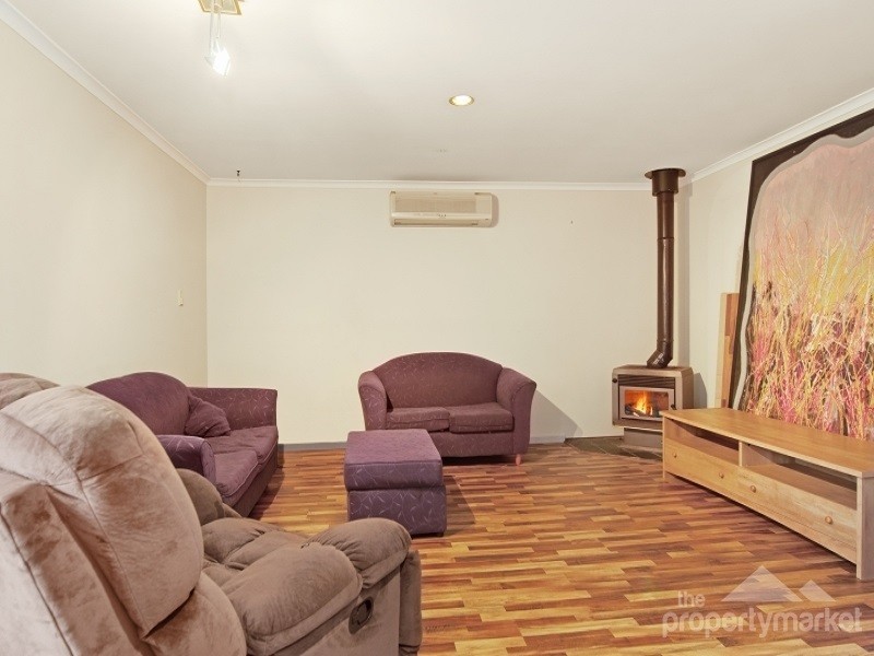 2 Waroon Avenue, Berkeley Vale NSW 2261