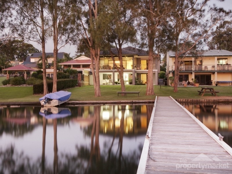 30 Gordon Avenue, Summerland Point NSW 2259