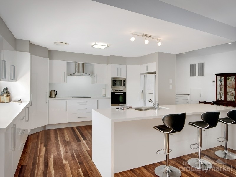 30 Gordon Avenue, Summerland Point NSW 2259 The Property Market Sold